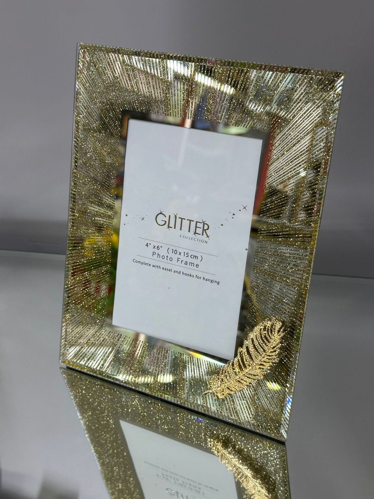 CAM AYNALI TÜYLÜ  GOLD SİMLİ RESİM ÇERÇEVESİ