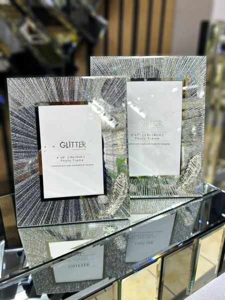 CAM AYNALI TÜYLÜ GÜMÜŞ SİMLİ 2'Lİ RESİM ÇERÇEVESİ